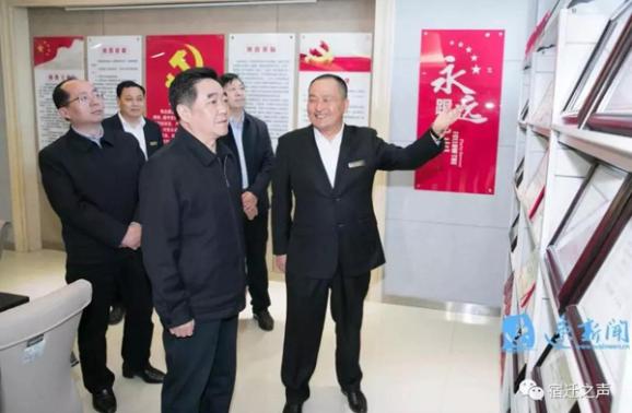 張愛(ài)軍到華夏集團(tuán)調(diào)研肯定建筑業(yè)貢獻(xiàn)：拿出扶持對(duì)策，做大做強(qiáng)